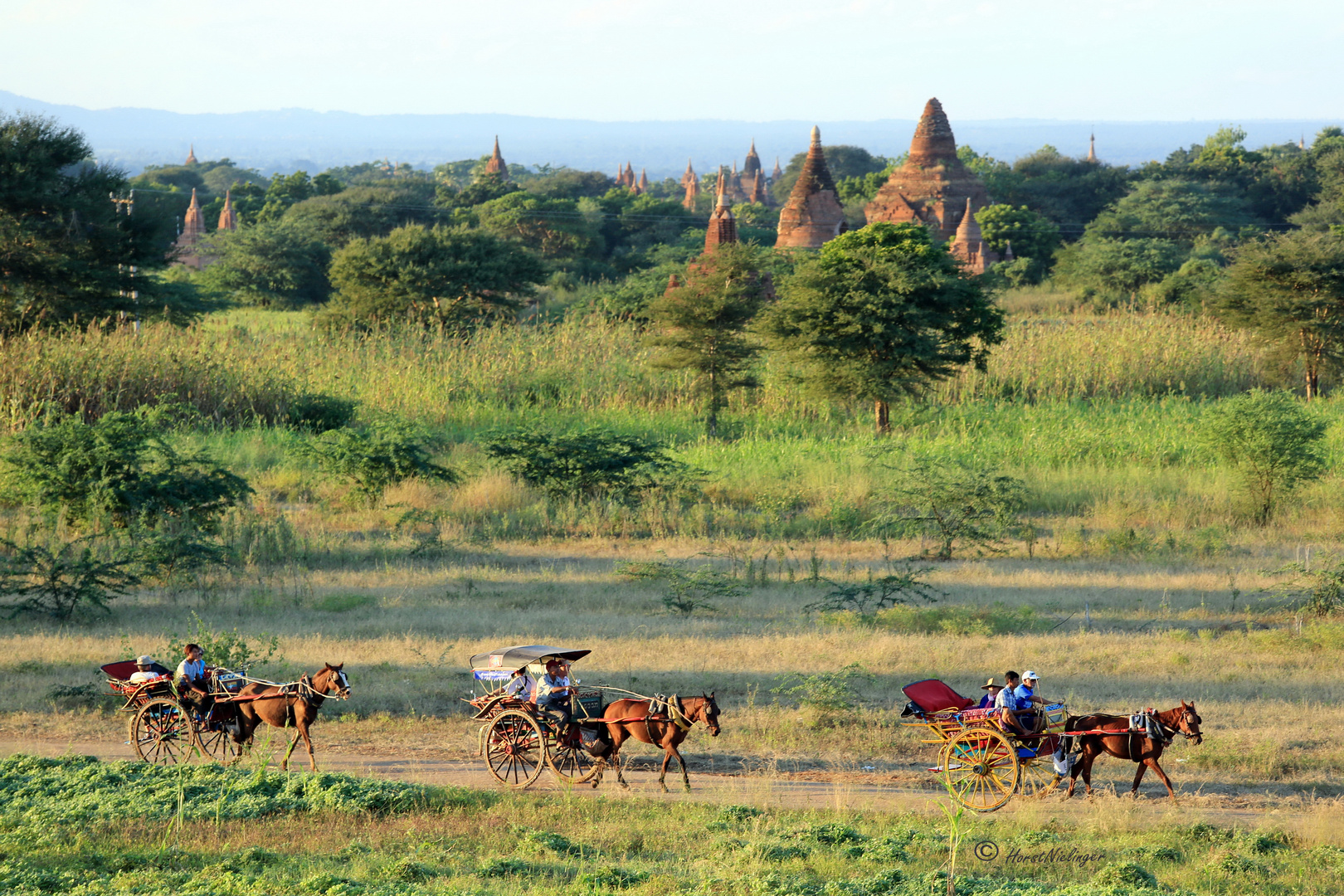 Bei den Pagoden von Bagan