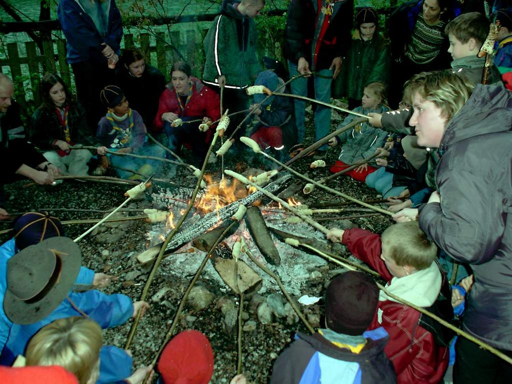 Bei den Pfadfinder am Lagerfeuer