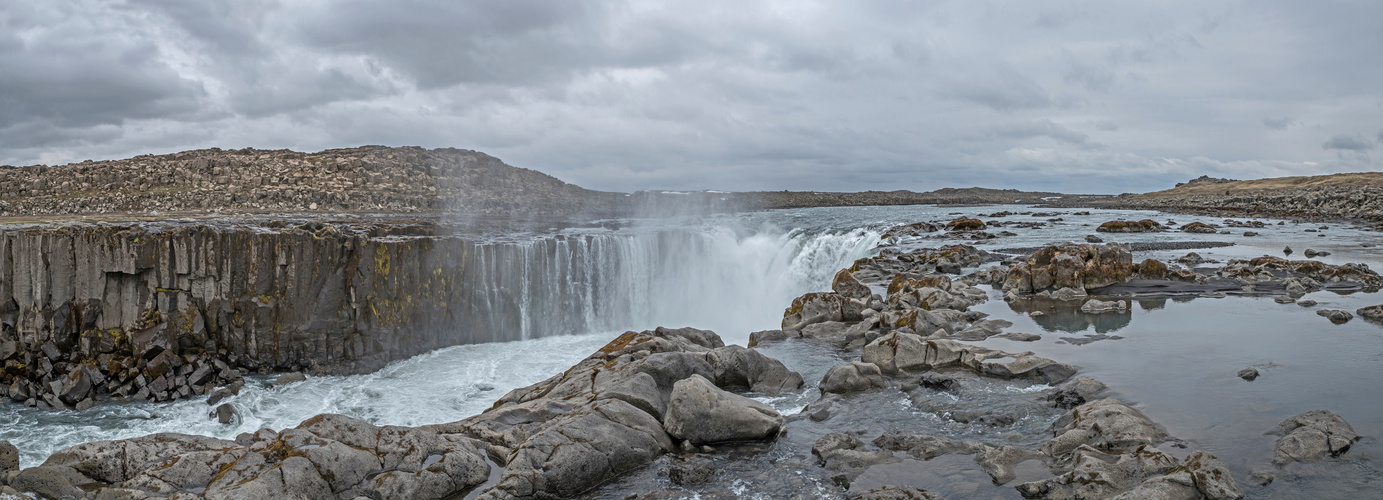 Bei der Abbruchkante des Selfoss-Wasserfalls