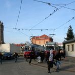 Bei der Ankunft einer Straßenbahn am Stefan-Fadinger-Platz