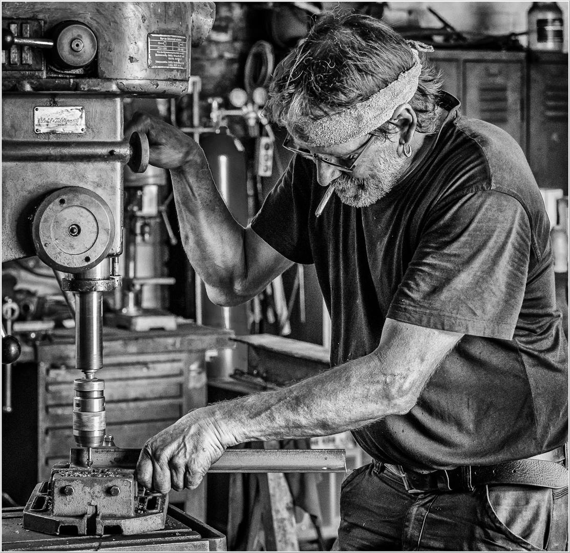 Bei der Arbeit...... Foto & Bild sw, mann, portrait Bilder auf