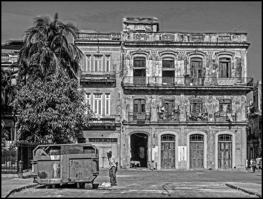 BEI EINEM SPAZIERGANG DURCH HAVANNA...