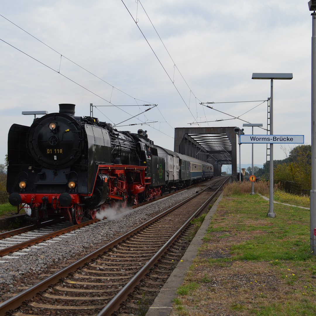 Bei langsamer Fahrt über den Rhein