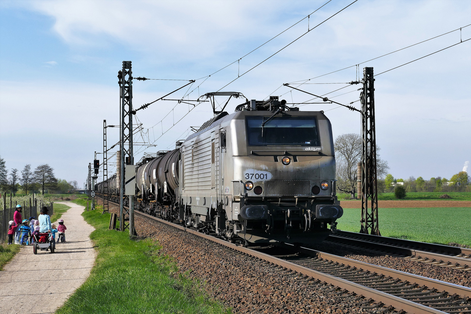 Bei Lützelsachsen an der Main Neckar Bahn