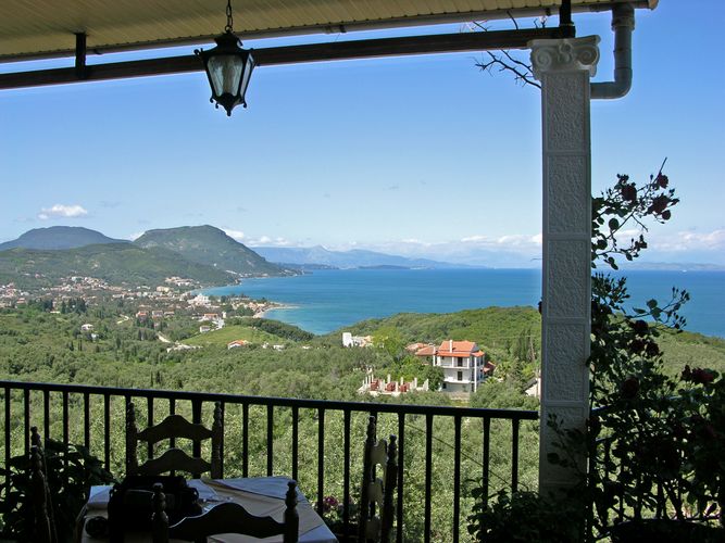 bei Moraitika (Korfu), Blick von der Taverne "75 Steps"