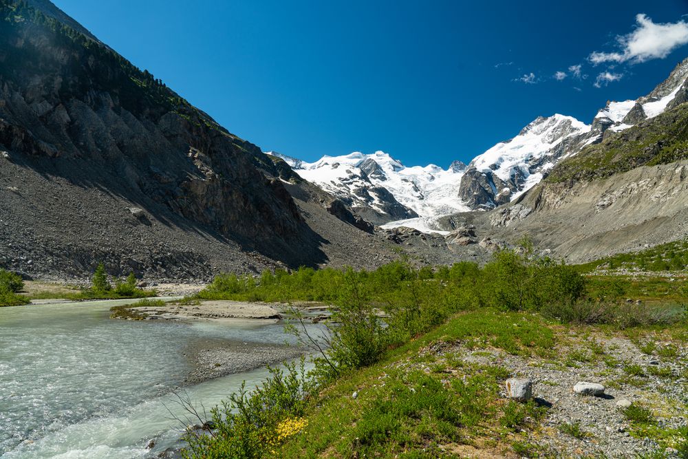 Bei Morteratsch_im Hintergrund der Morteratsch-Gletscher