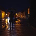 bei Nacht im Regen