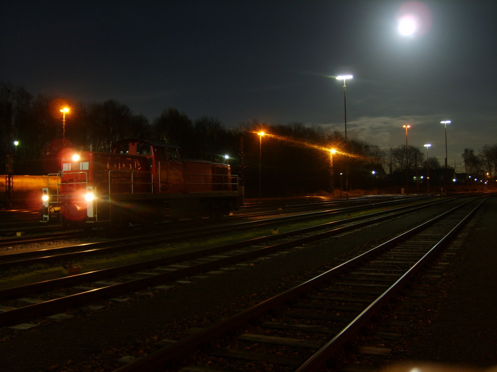 Bei Nacht in Oberhausen Osterfeld - Der Bahnhof lebt
