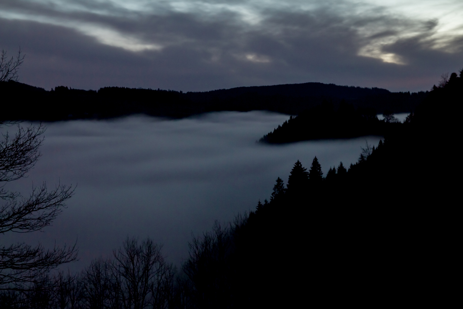 bei nacht und nebel