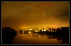 Bei Nacht und Nebel - Fabrik am Rhein