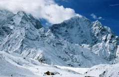 Bei Pheriche (4240m) nach extremen Schneefällen