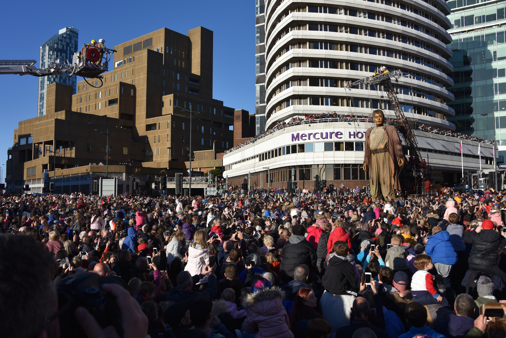 Bei Royal de Luxe ist ganz Liverpool auf den Beinen