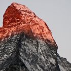 Bei Sonne bekommt das Horn aller Hörner jeden Morgen in Zermatt ....