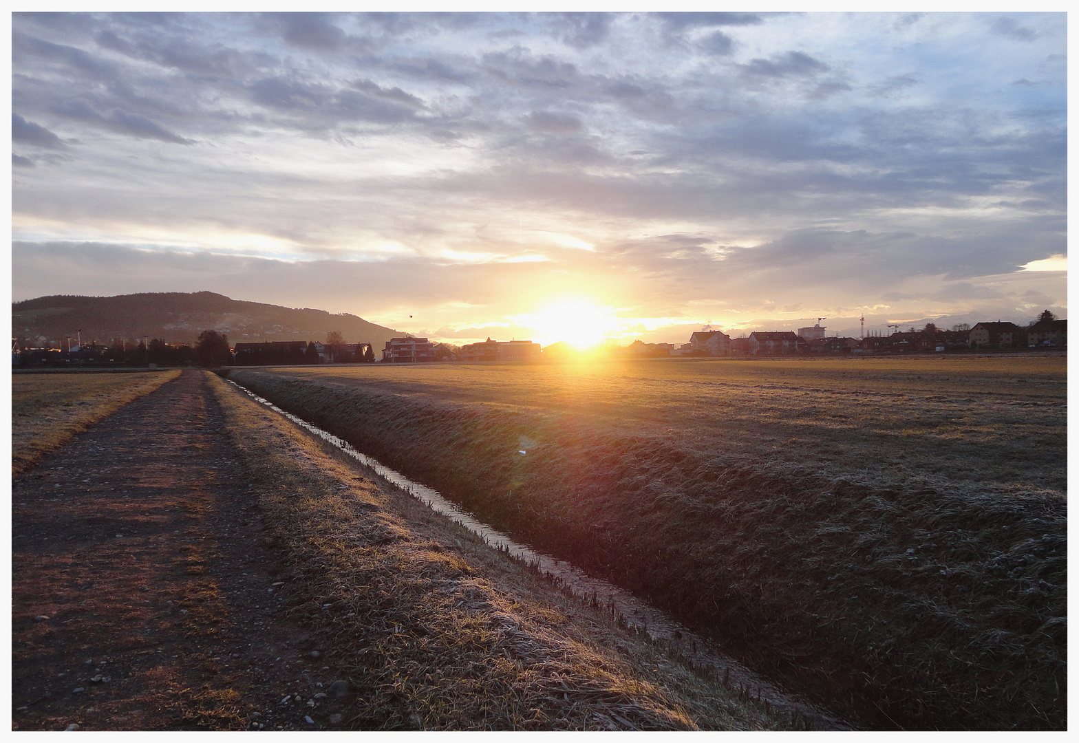 bei Sonnenaufgang