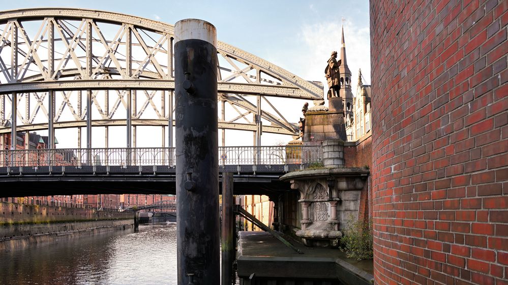 Bei St. Annen Brücke von 1887 in Hamburg