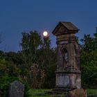 Bei Volllmond auf dem Wiperti-Friedhof