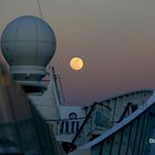 Bei Vollmond auf dem Meer