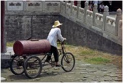 Beijing : la Cité interdite, le porteur d'eau.