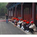 Beijing: Red Caps - Rote Mützen