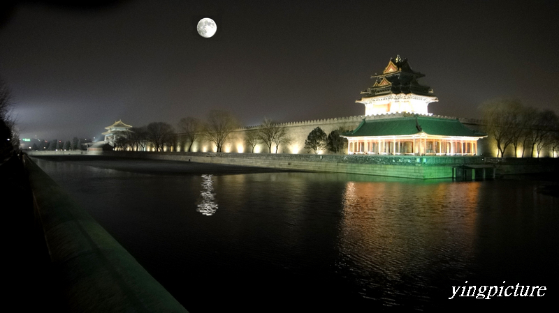 Beijing the imperial palace at night