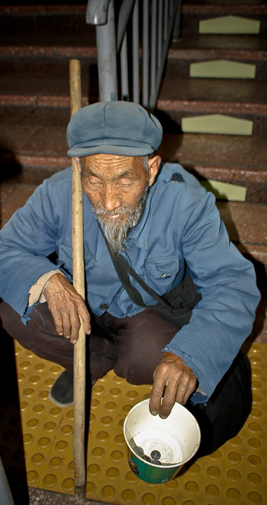 Beijing - Treppe - Mann