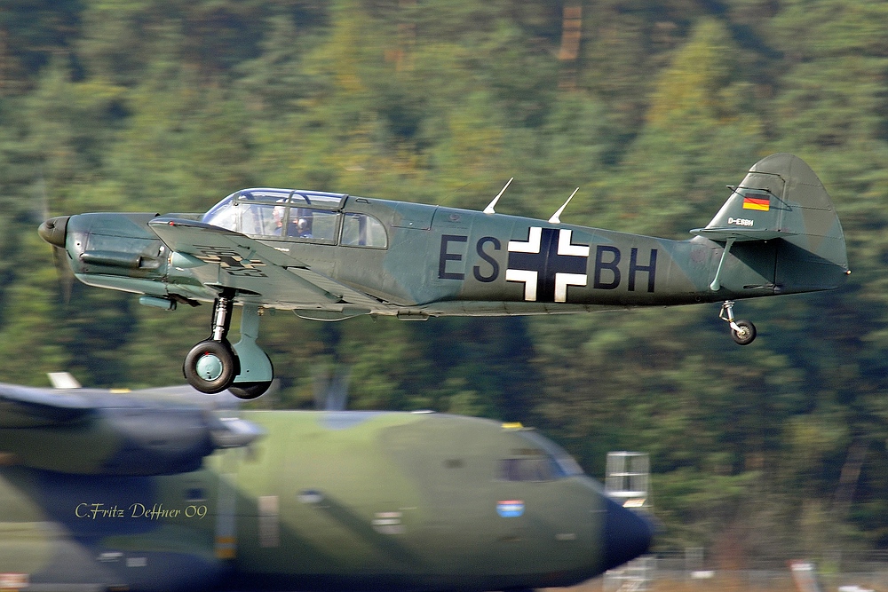 …beim Anflug auf die Bahn. Messerschmitt Bf-108 Taifun