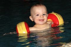 Beim Babyschwimmen