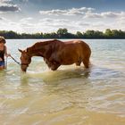 Beim Baden noch ein Schluck