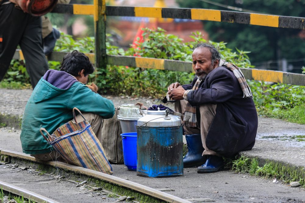 Beim Bahnhof des Darjeeling Himalayan Railway