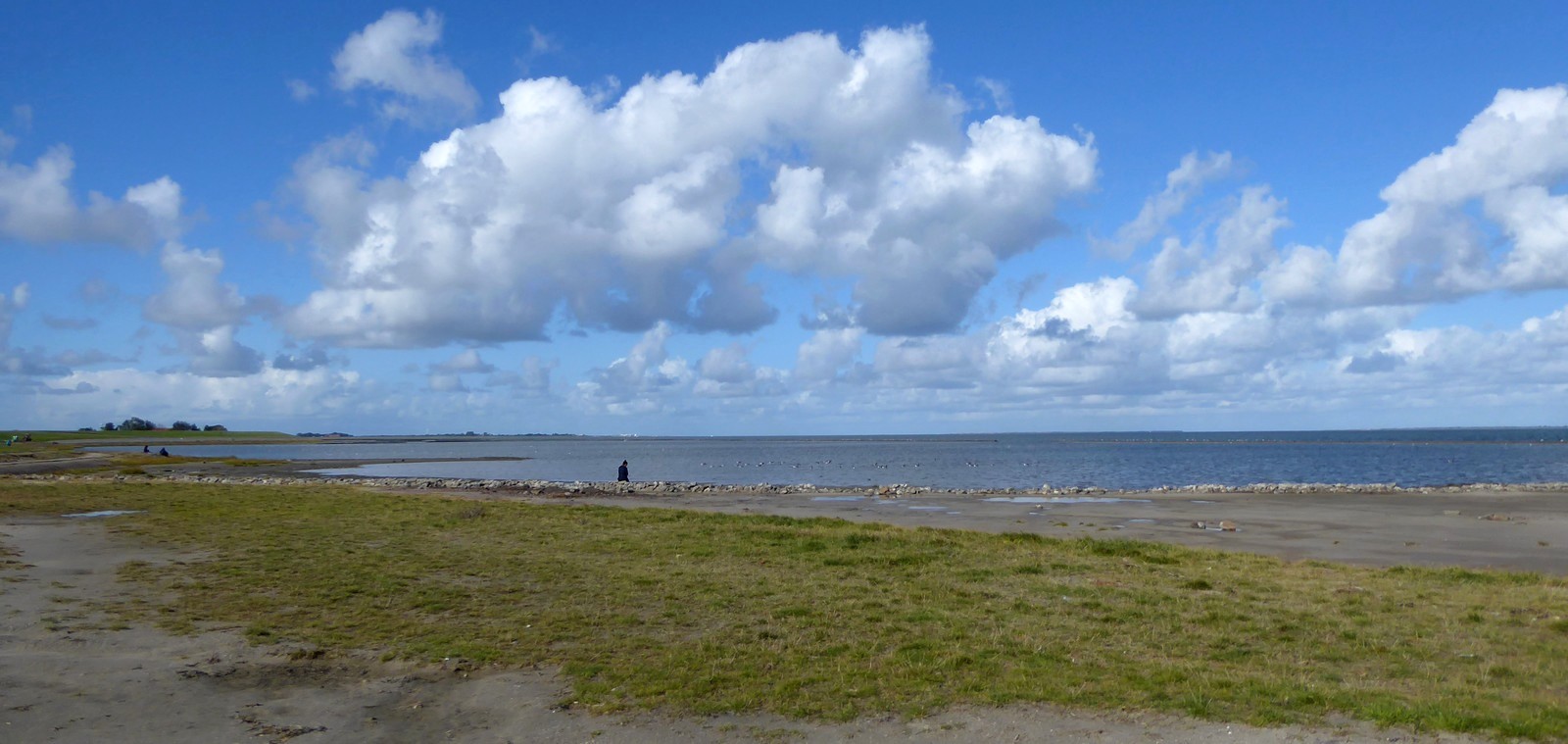 Beim Betrachten von Himmel und Meer