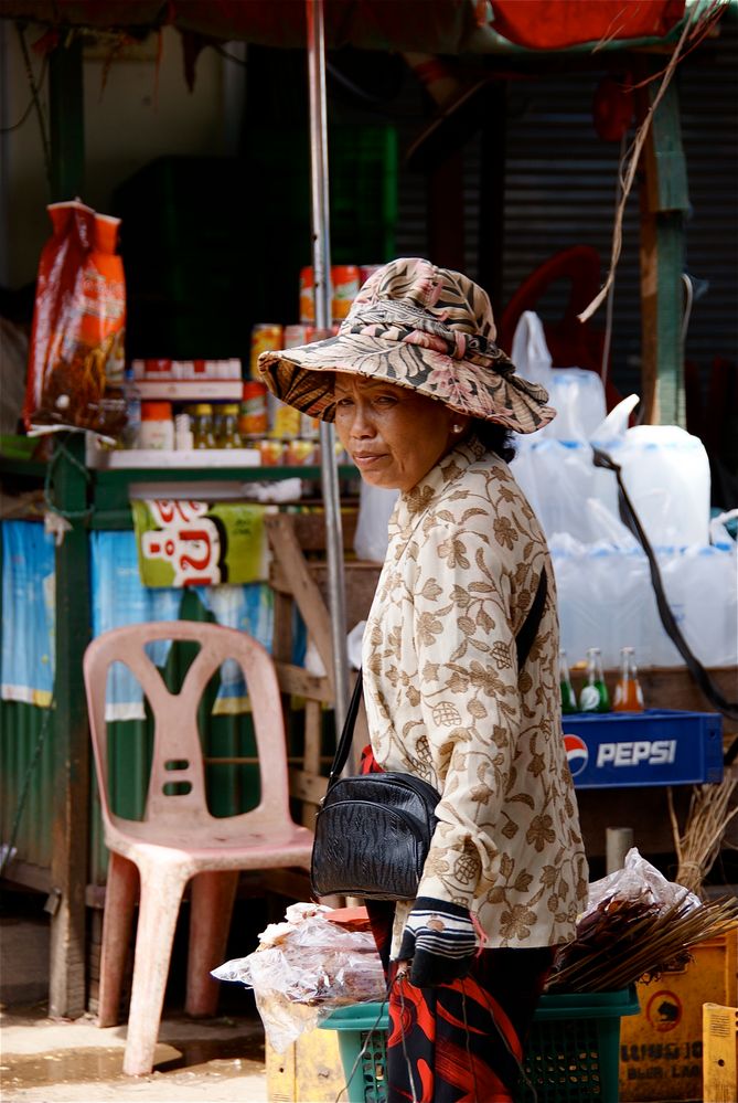 beim einkaufen, laos 2010