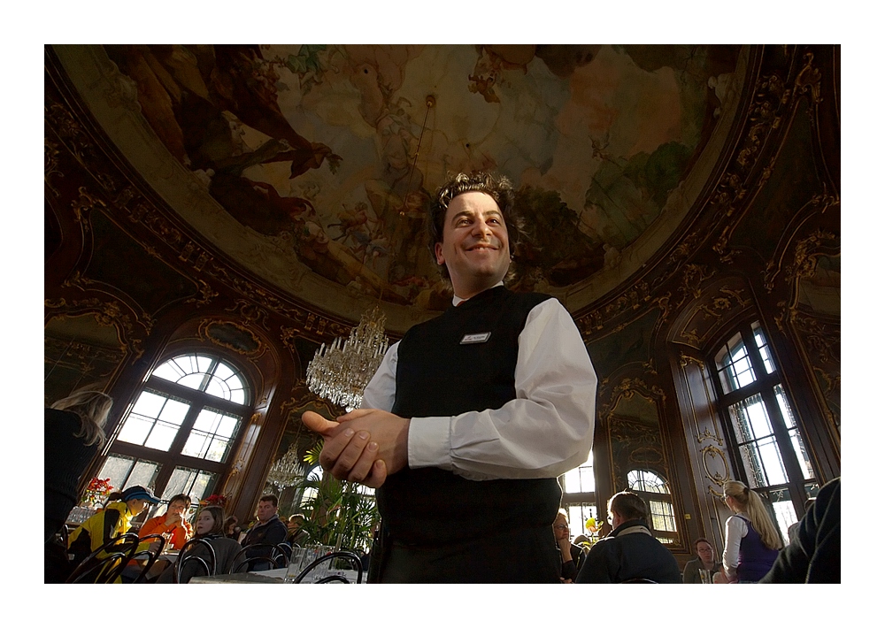 Beim Erholen im Kaiserpavillon bei Kaffee und Torte