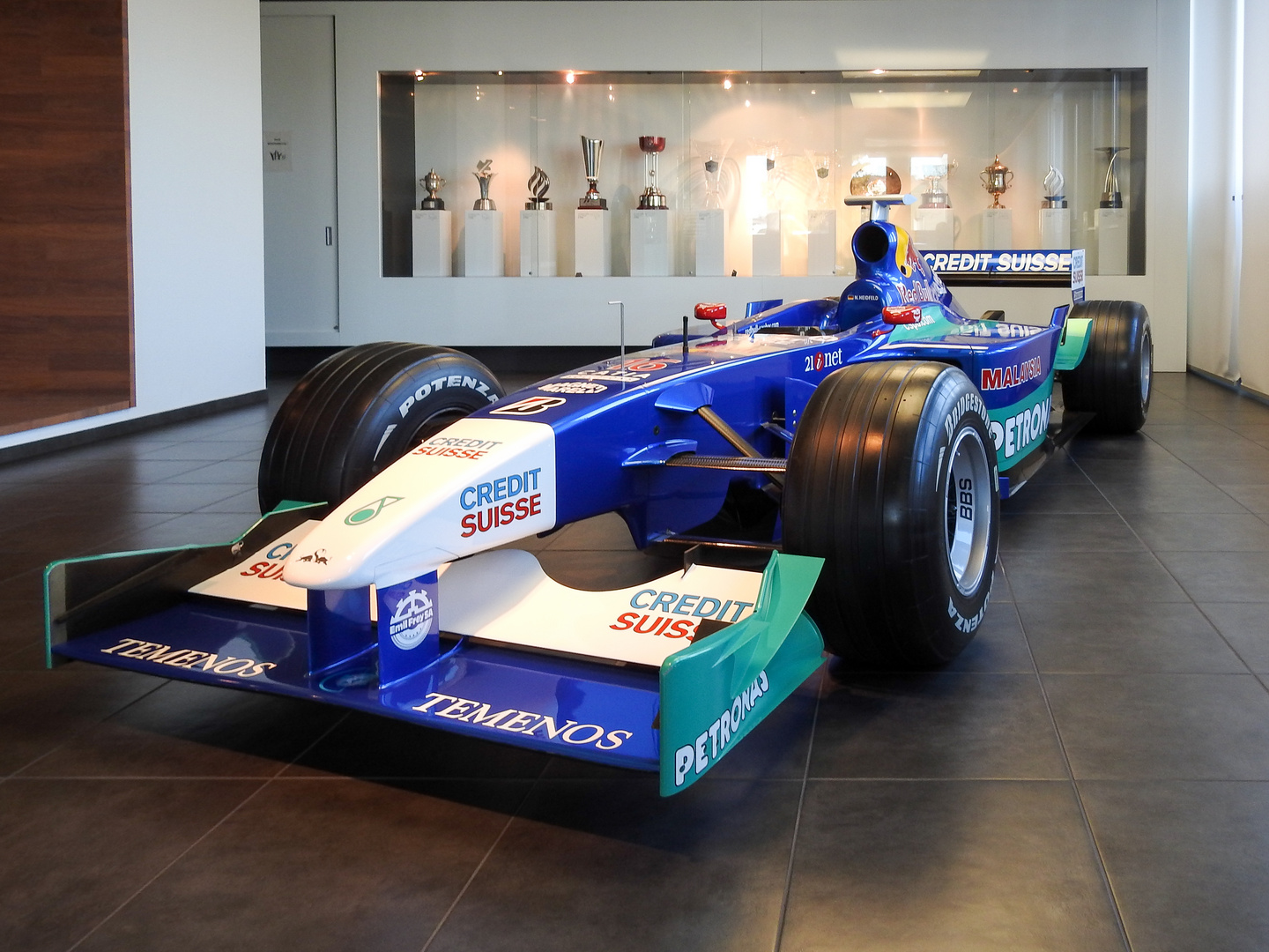 Beim F1 Rennstall Sauber in Hinwil. Trophäensammlung