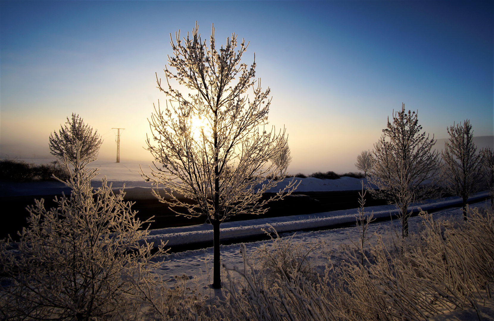 Beim heutigen Sonnenaufgang lag Heilbad Heiligenstadt noch im dichten Nebel