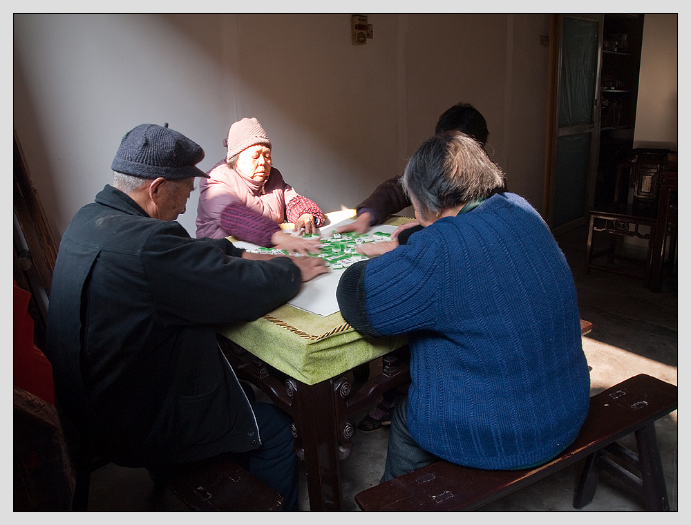 Beim Mahjongg-Spielen