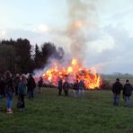 Beim Osterfeuer ...