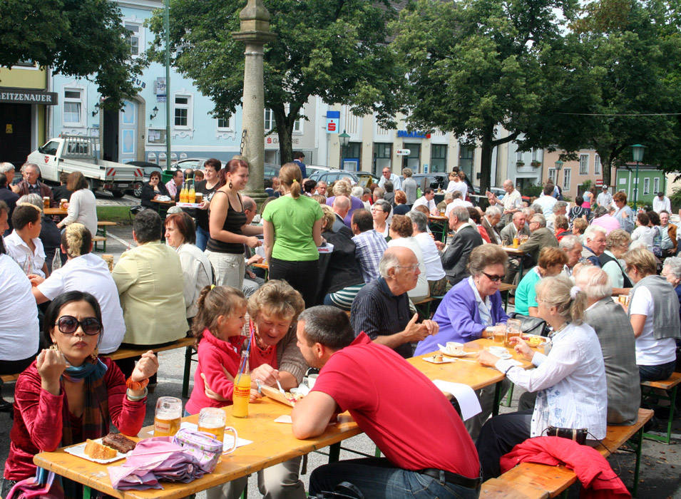 Beim Pfarrfrühschoppen in Litschau (2)