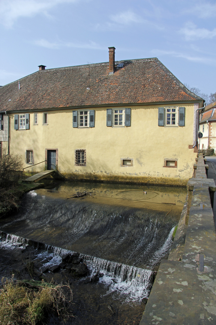 Beim Schloss Fürstenau Bach Staustufe