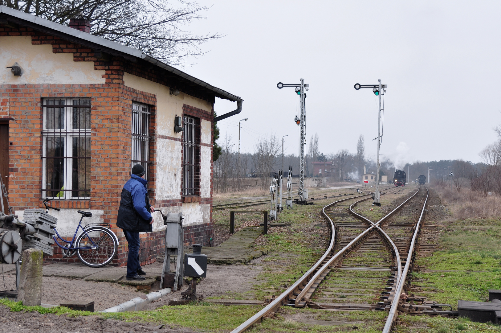 Beim Schranken kurbeln in Nowa Wies / Pl.