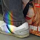 Beim Shopping wird alles gern in Regenbogenfarben gezeigt