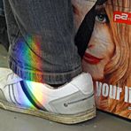 Beim Shopping wird alles gern in Regenbogenfarben gezeigt