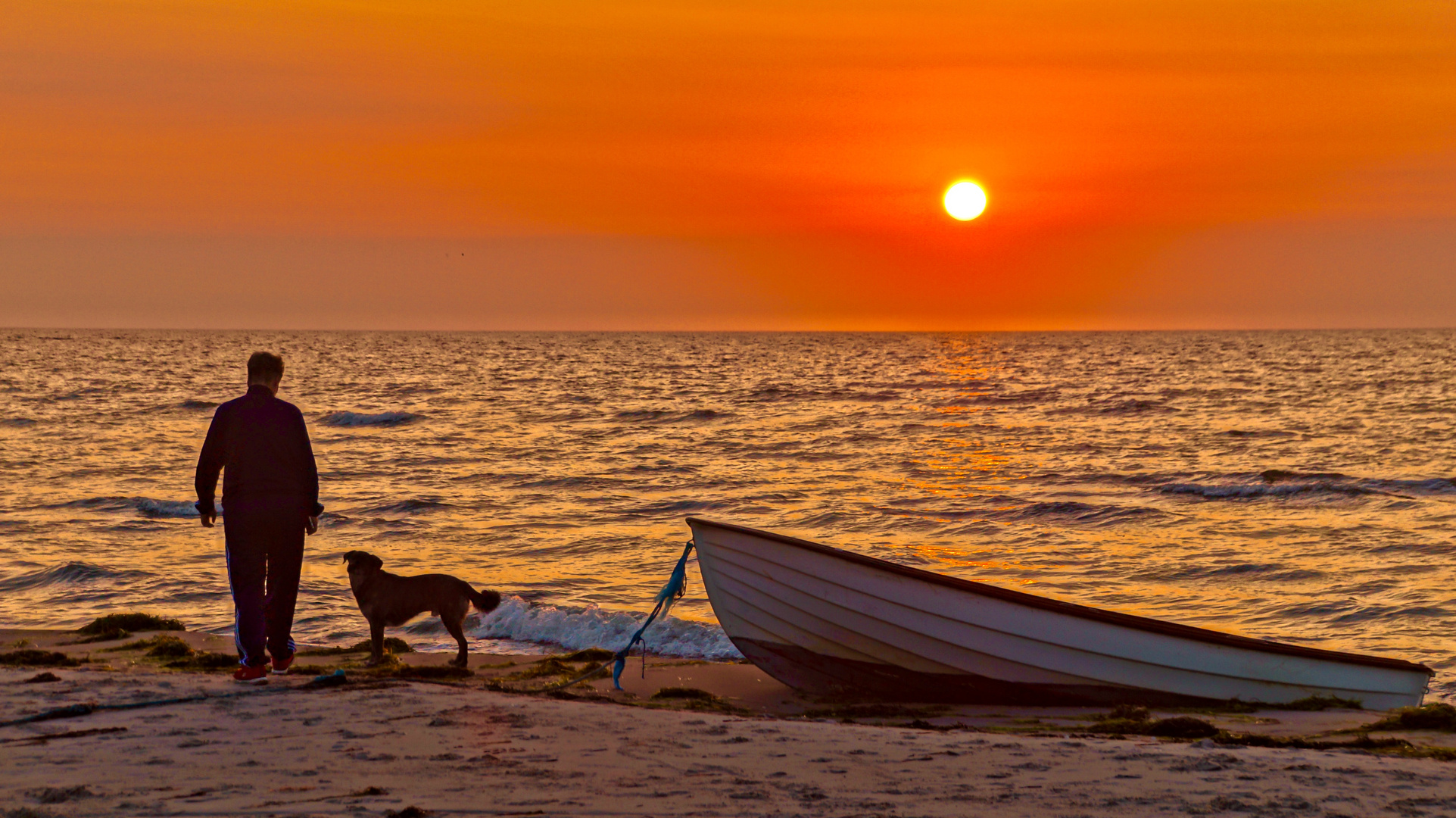 beim Sonnenaufgang am Møllestenen Beach ist man selten allein 