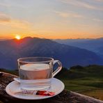 Beim Sonnenaufgang vor der Calandahütte