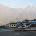 Beim Start vom Tensing-Hillary-Airport in Lukla auf 2800 m Höhe