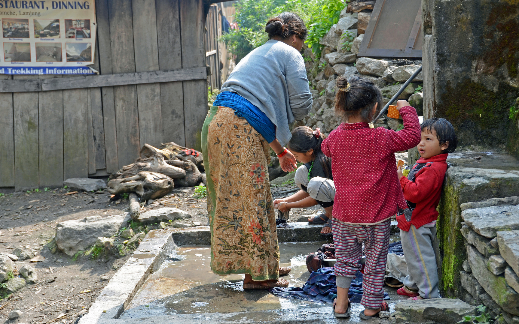 Beim Waschen in Chyamche (1)