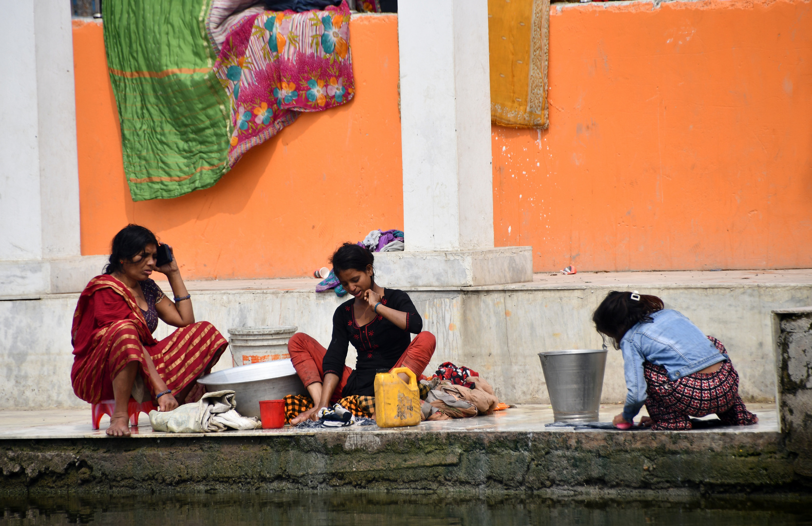 Beim Waschen in Jaleshwar im Terai