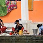 Beim Waschen in Jaleshwar im Terai