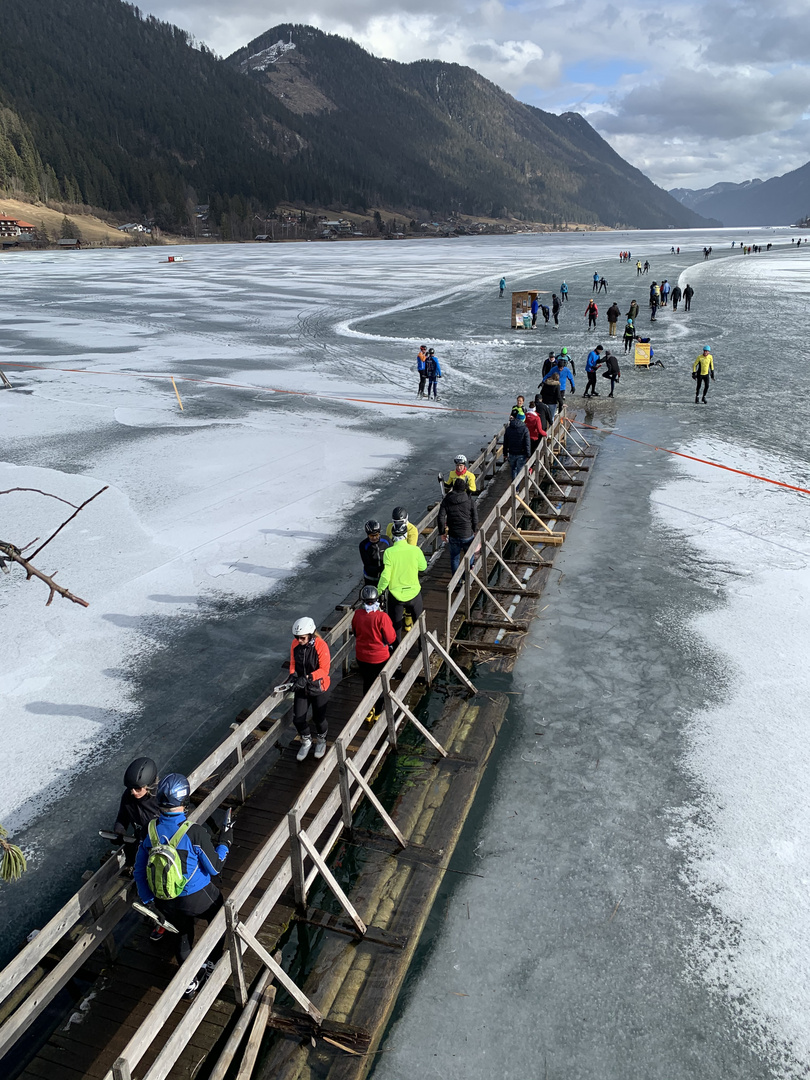 beinahe grenzenloses Eislaufvergnügen am Weissensee