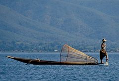 Beinruderer auf dem Inle-See