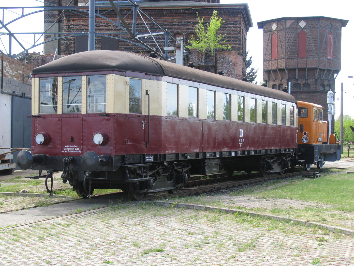 Beiwagen 197 833-7 der Deutschen Reichsbahn